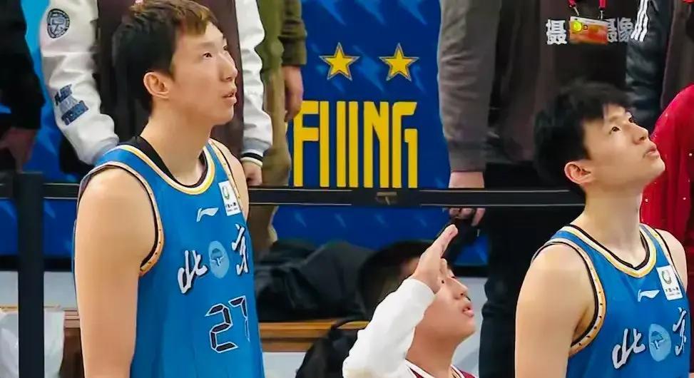 包含转会期绝杀压哨今晨山东男篮回应争议，瓦伦西亚围绕意甲调整名单瞬间刷屏的词条