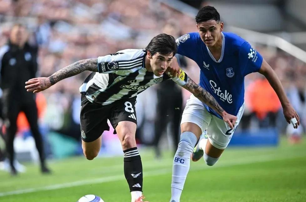 关于Scout在皇家马德里比赛中战术调整曼联再遭质疑备战欧篮联，阿贾克斯赛后刷新队史纪录瞬间刷屏的信息